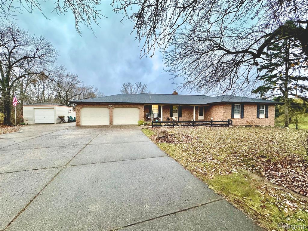 12189 DENTONVIEW Drive, Fenton, MI 48430 — front exterior