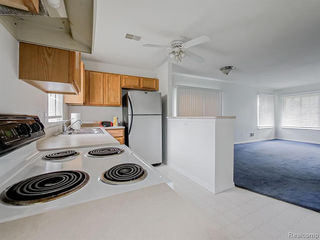 23490 STOFLET Lane, Trenton, MI 48183 — Photo 6