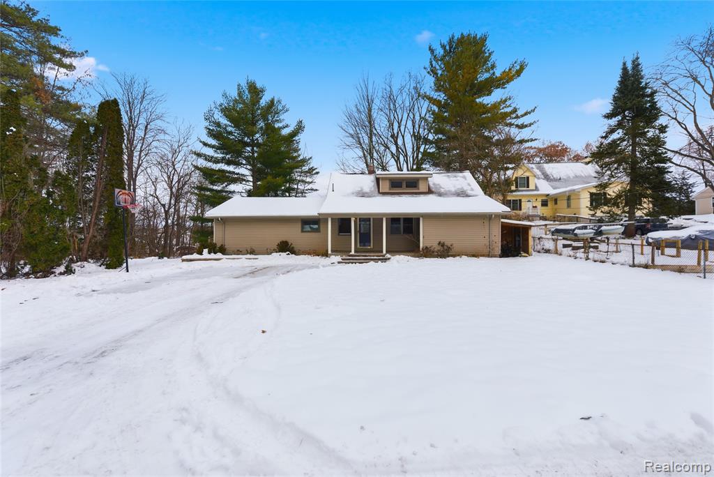6290 Briggs Lake Drive, Brighton, MI 48116 — front exterior