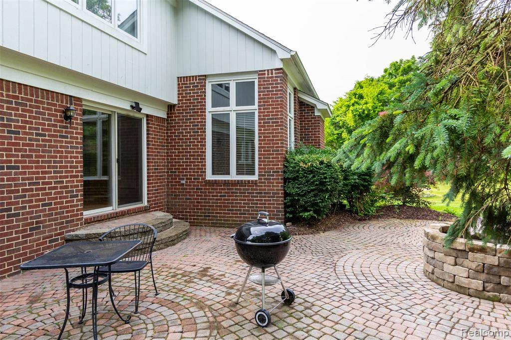 878 Dakota, Rochester Hills, MI 48307 — Photo 50