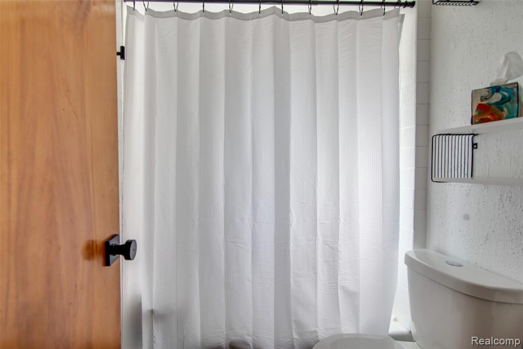 6810 N Territorial Road, Plymouth, MI, 48170