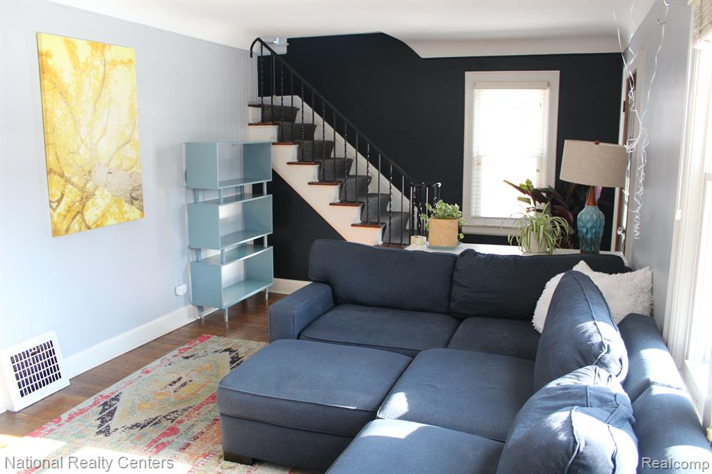 47 MAYWOOD Avenue, Pleasant Ridge, MI — Photo 10