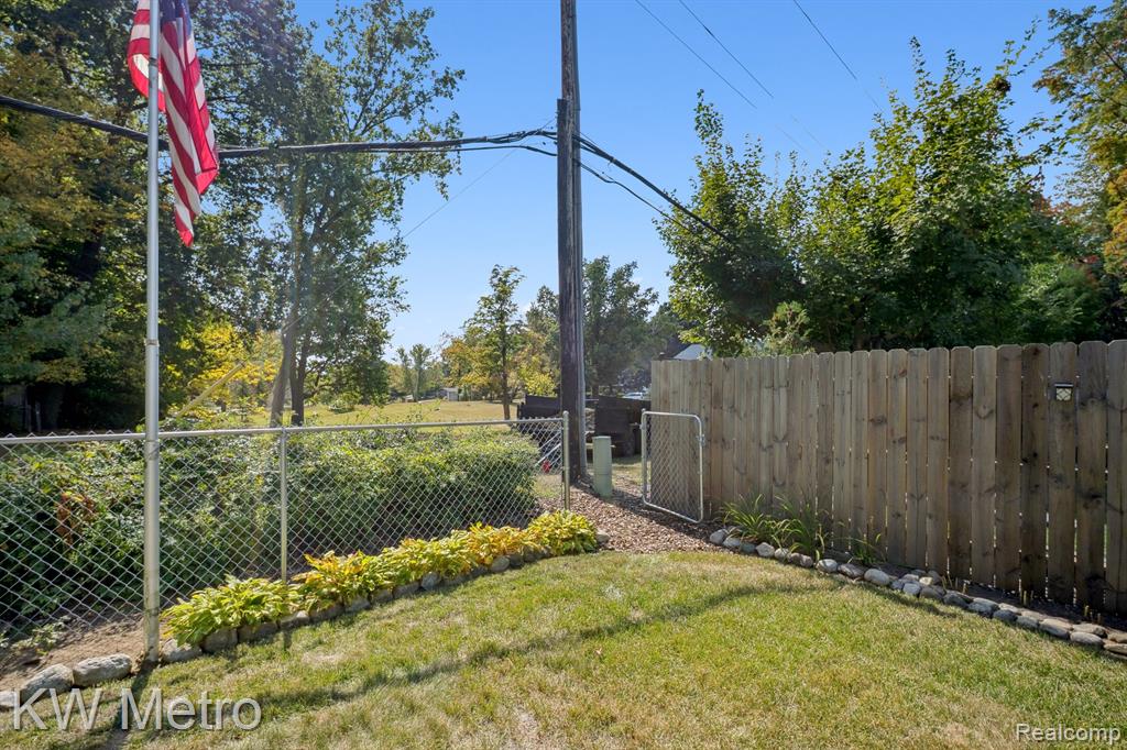 903 Hickory Avenue, Royal Oak, MI 48073 — Photo 37