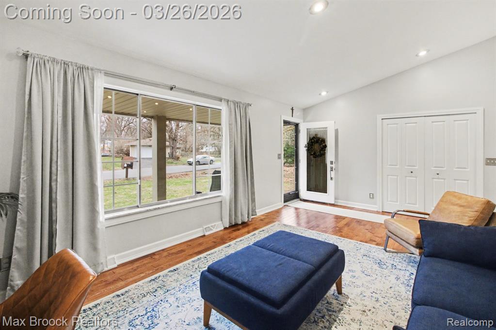 2261 Avondale Street, Sylvan Lake, MI 48320 — Photo 4