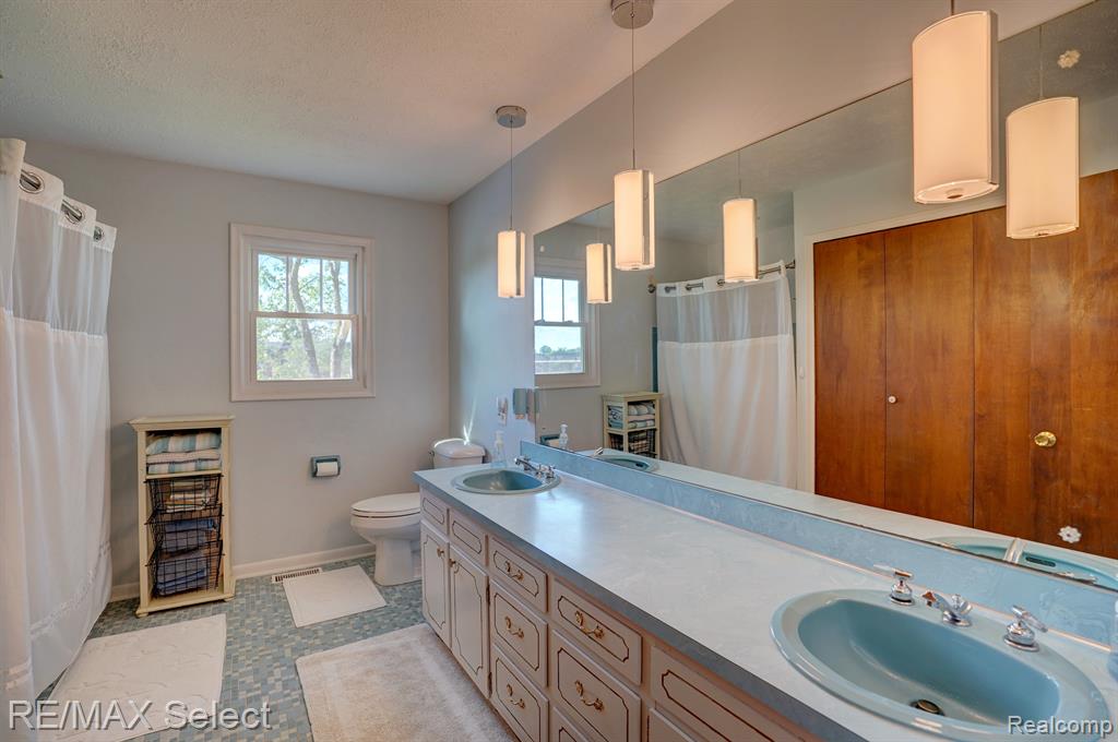 6181 Kings Scepter Court, Grand Blanc, MI 48439 — Photo 41