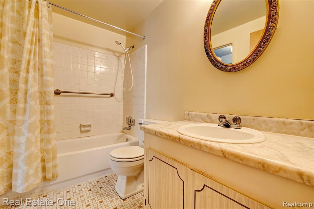 4456 15 Mile Road, Sterling Heights, MI 48310 — Photo 15