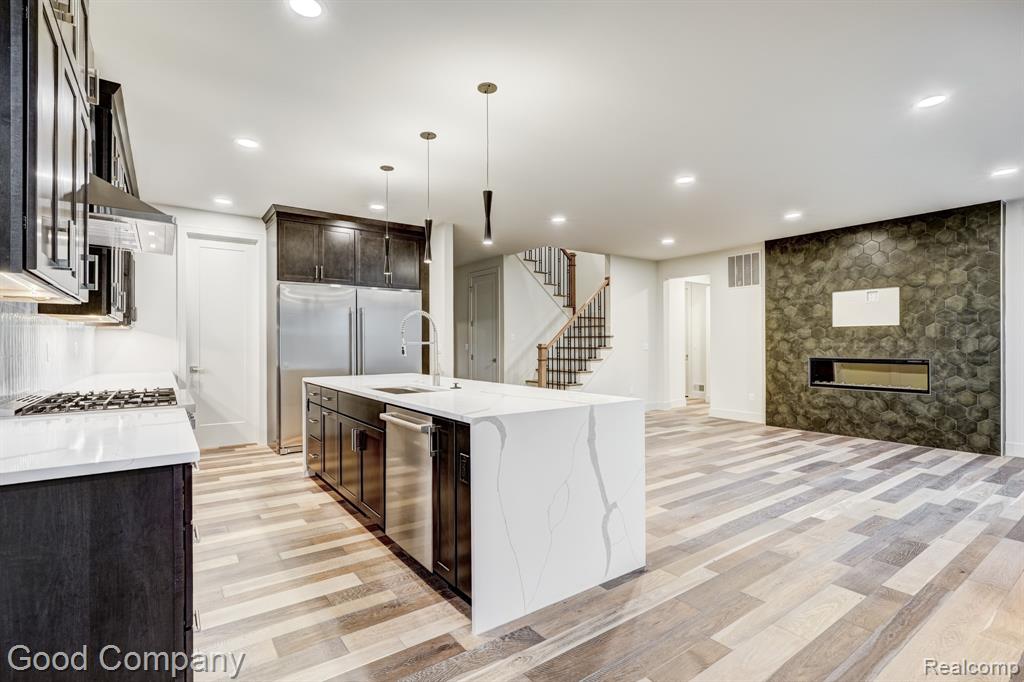 812 Irving Avenue, Royal Oak, MI 48067 — Photo 2