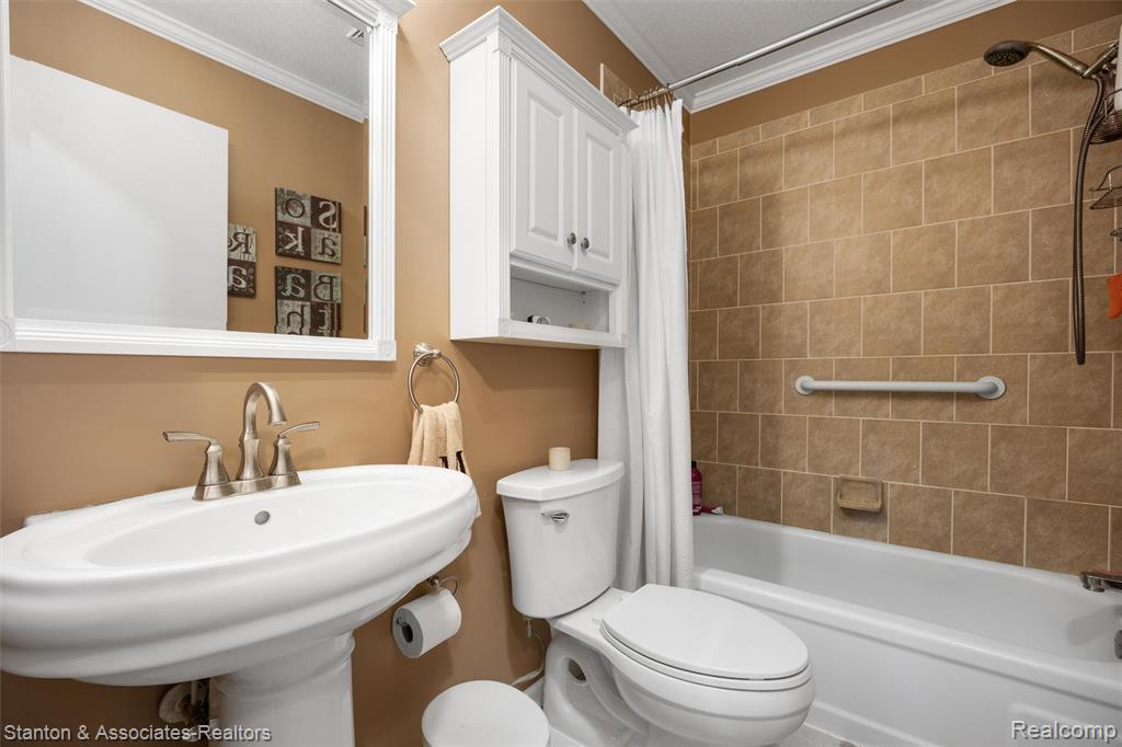 38718 Barnstable Lane, Clinton Twp, MI 48038 — Photo 9