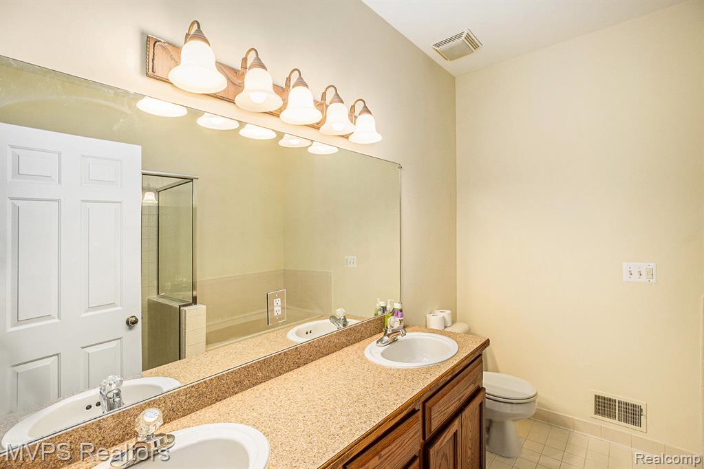 42640 Park Cresent Drive, Sterling Heights, MI 48313 — Photo 13