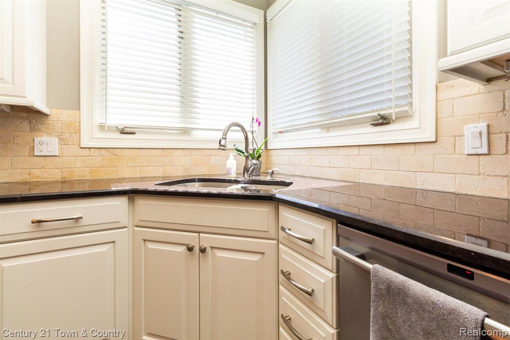 54152 Deer Ridge Court, Rochester, MI 48307 — Photo 19