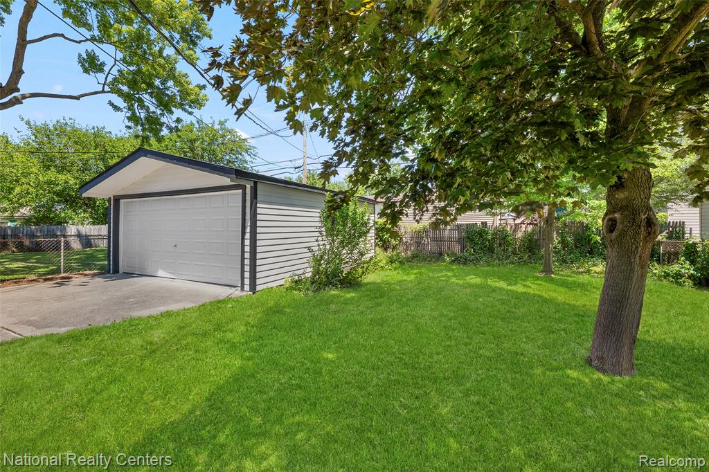 27736 Osmun Street, Madison Heights, MI 48071 — Photo 28
