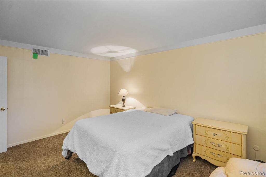 475 FOX HILLS Drive N, Bloomfield Hills, MI 48304 — Photo 11