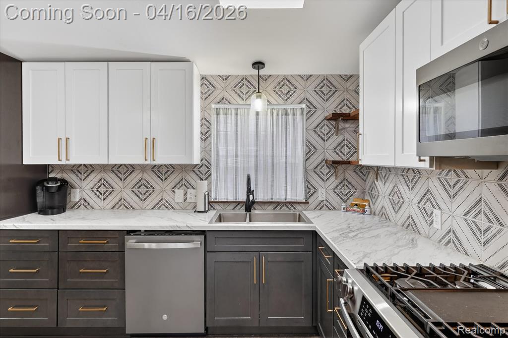 11542 Clearwater Dr, Fenton, MI 48430 — Photo 16