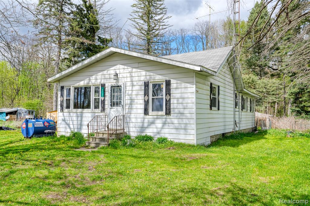 5704 Crandall Road, Howell, MI 48855 — Photo 17