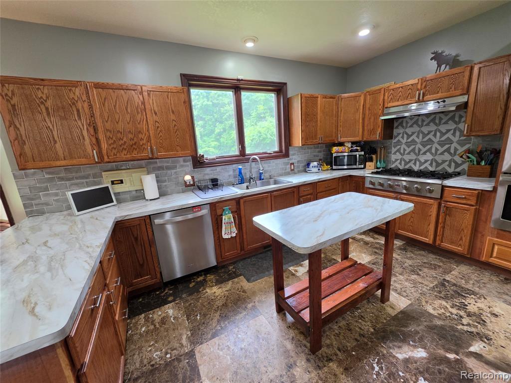 5150 W Carpenter Road, Flint, MI 48504 — Photo 8