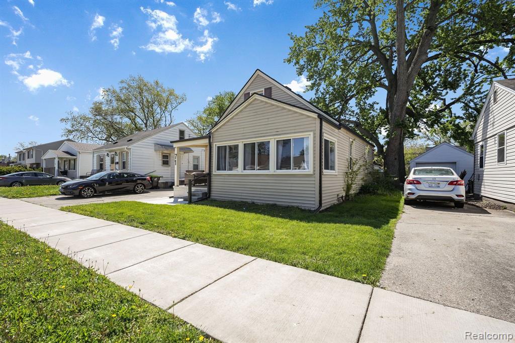 71 W DALLAS Avenue, Madison Heights, MI 48071 — Photo 19
