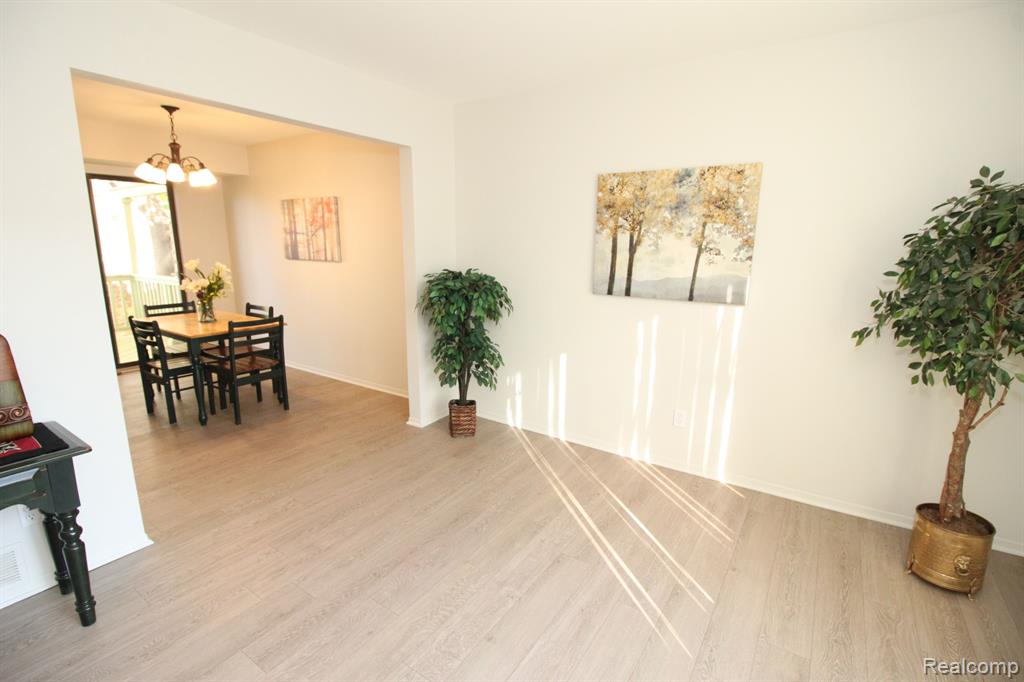 40831 HIGHPOINTE Drive, Clinton Twp, MI 48038 — Photo 14