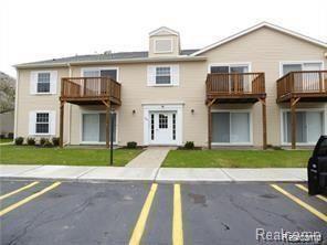 954 Bloomfield Village, Auburn Hills, MI 48326 — front exterior