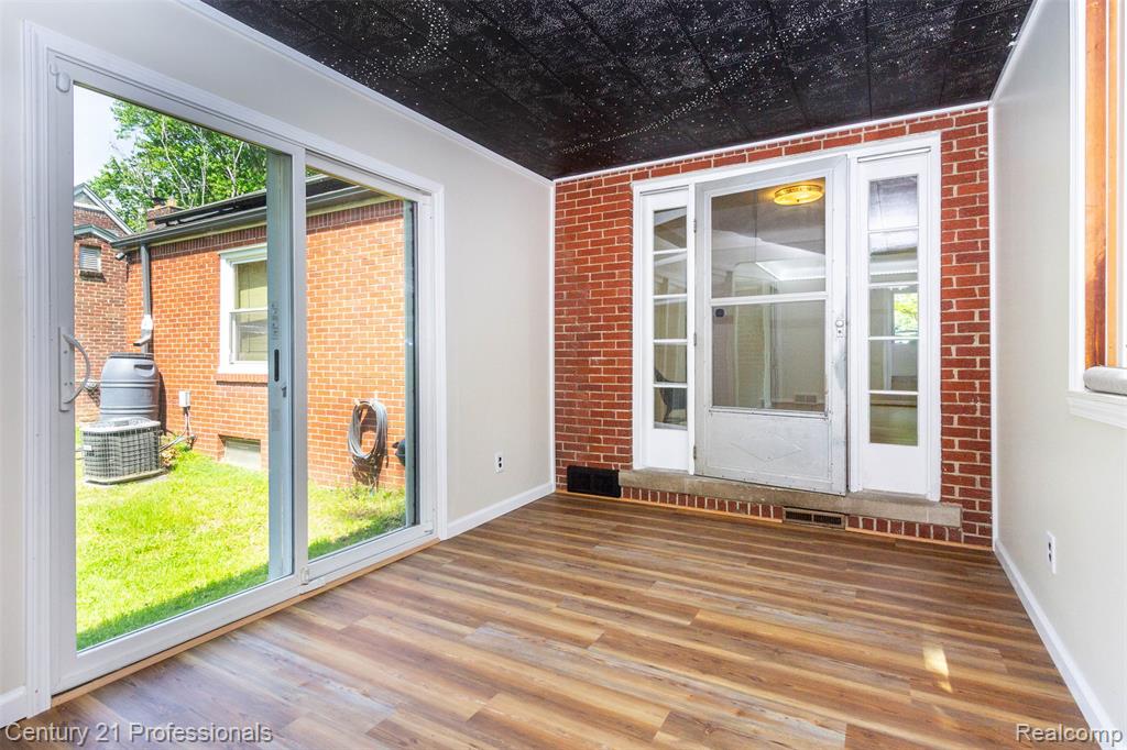 25009 Donald, Redford, MI 48239 — Photo 21