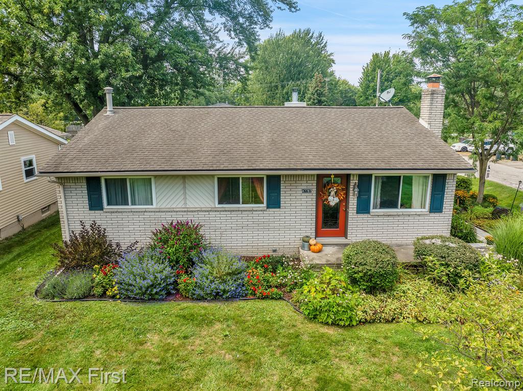 47787 JEFFERSON Avenue, Chesterfield, MI 48047 — Photo 2