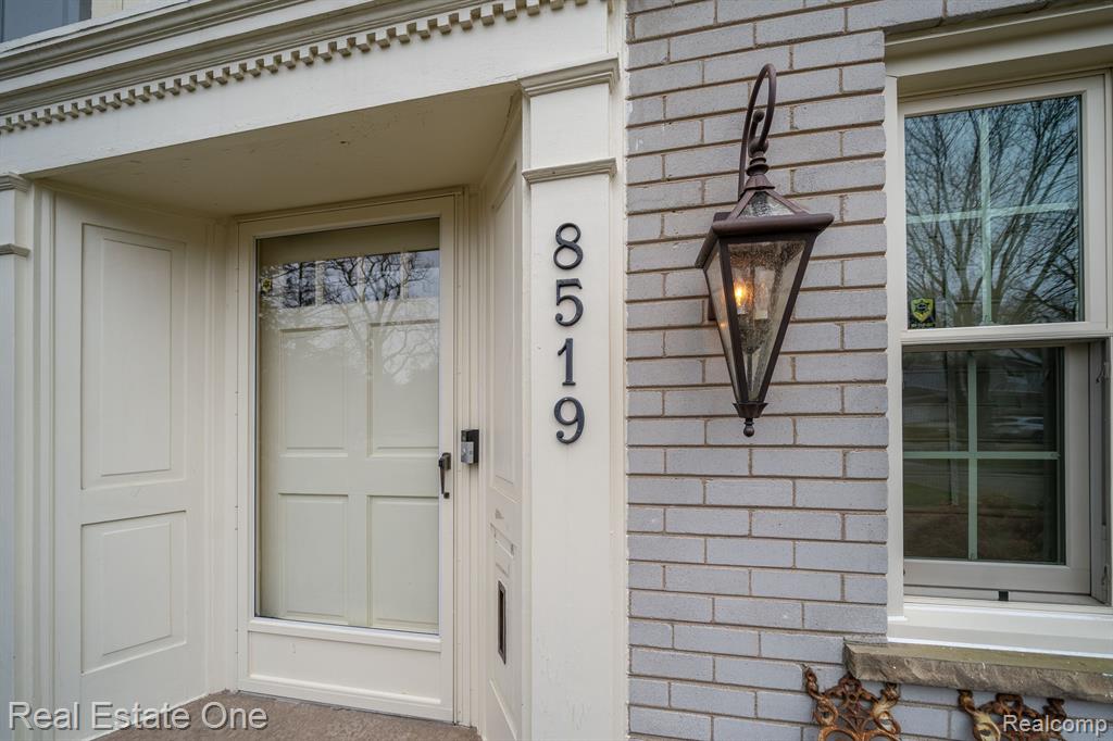 8519 HENDRIE Boulevard, Huntington Woods, MI — Photo 2