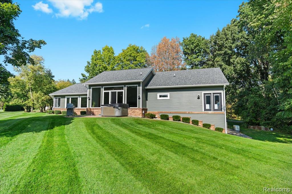 12002 Renfrew Court, Hartland, MI 48353 — Photo 8