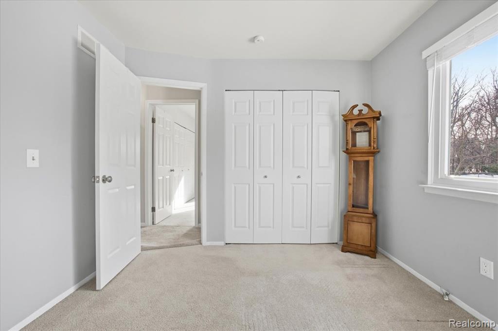 6042 Barker Avenue, Waterford, MI 48329 — Photo 12