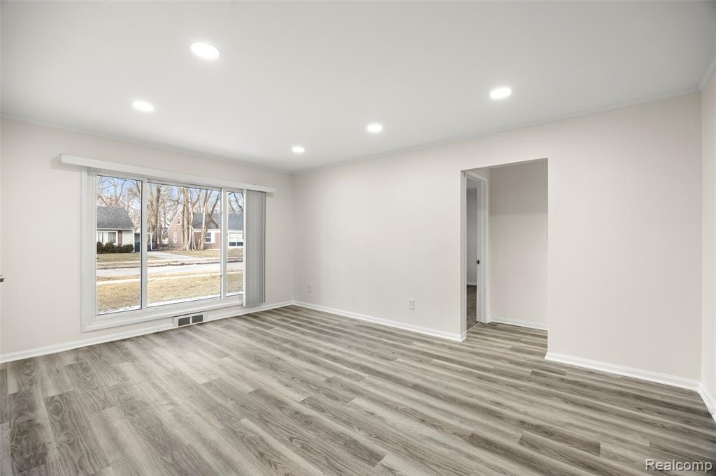 10731 Albany Street, Oak Park, MI 48237 — Photo 6