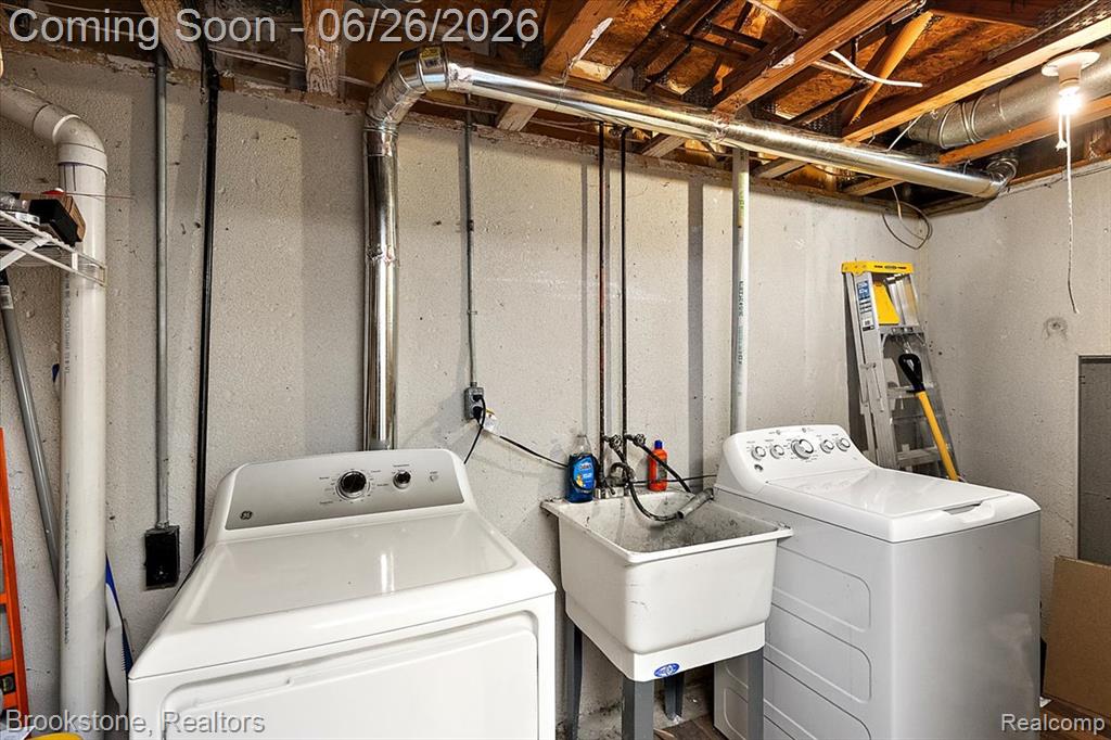 37077 Brynford Drive, Clinton Twp, MI 48036 — Photo 28