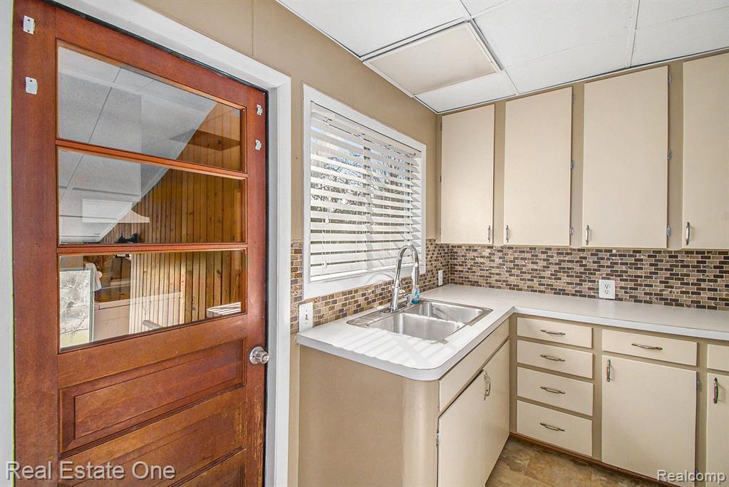 54 DIVISION Street, Oxford, MI 48371 — Photo 14