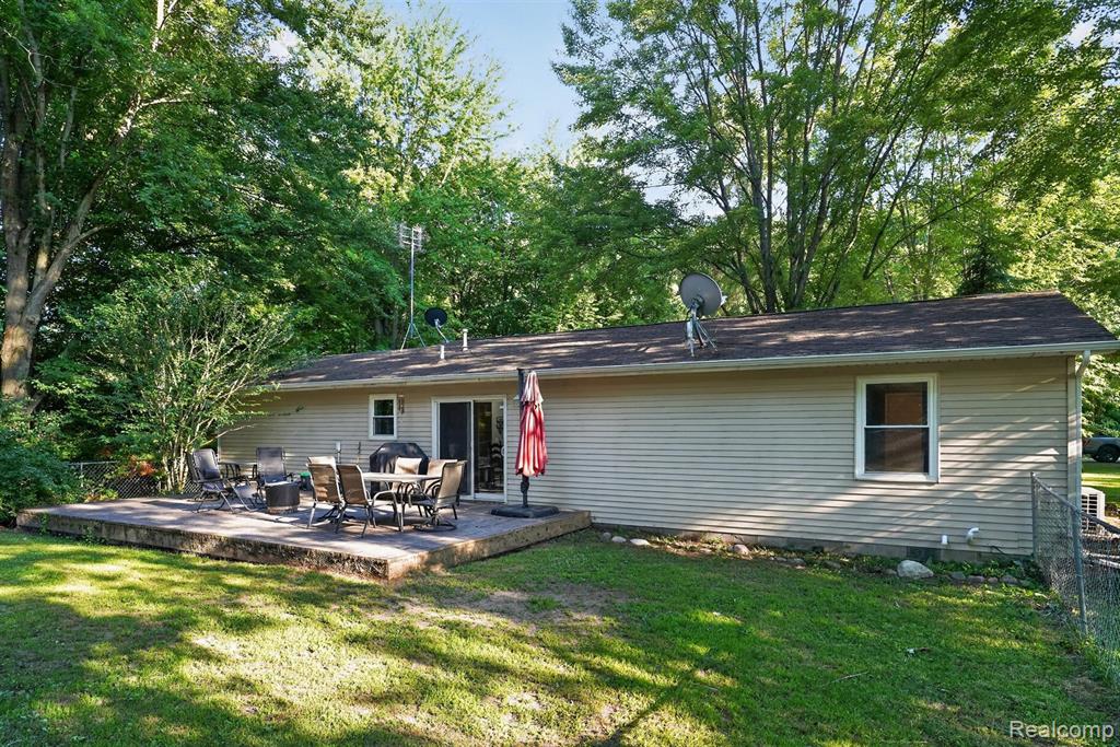 8696 Sargent Road, Fowlerville, MI 48836 — Photo 31