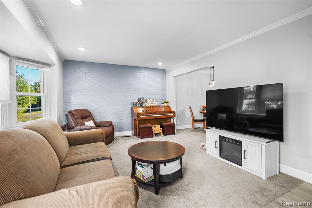 134 LAKE VILLAGE Drive, Walled Lake, MI 48390 — Photo 3