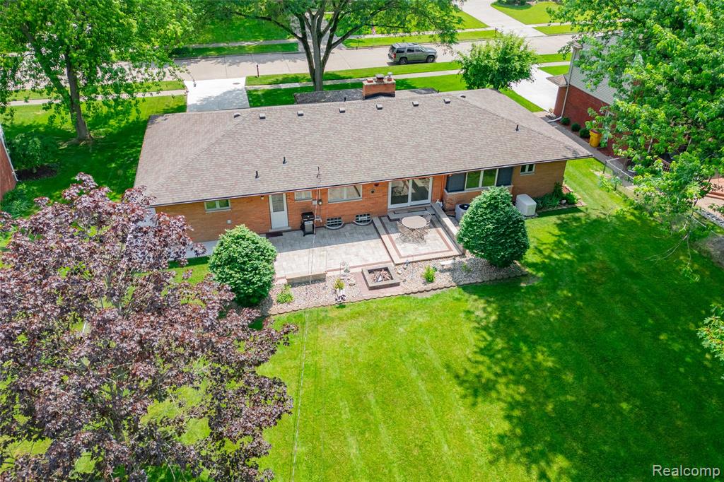 8366 Glengarry Road, Grosse Ile, MI 48138 — Photo 43