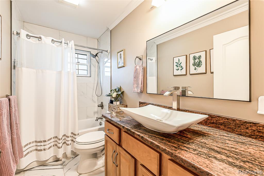 61121 Kocher Drive, South Lyon, MI 48178 — Photo 34