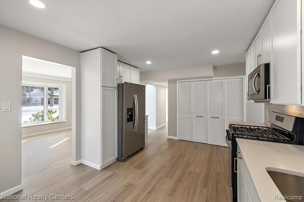 1938 Beverly Street, Keego Harbor, MI 48320 — Photo 10