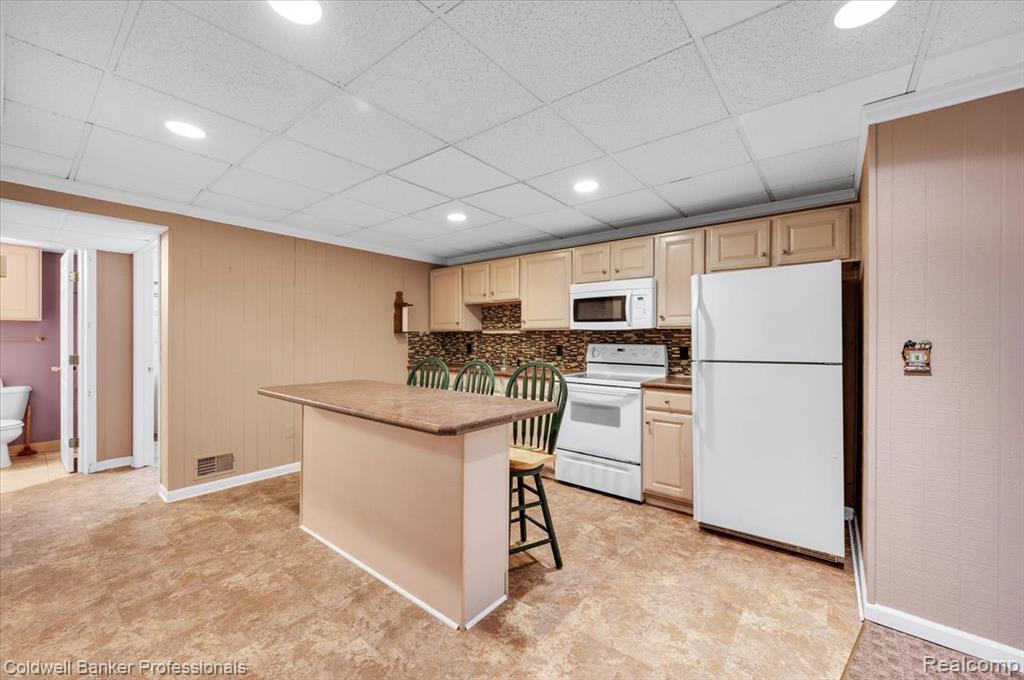 8873 Nepahwin Drive, Clarkston, MI 48348 — Photo 27