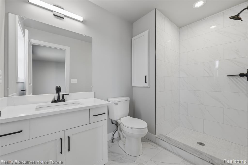 35701 Strongford Drive, New Baltimore, MI, 48047