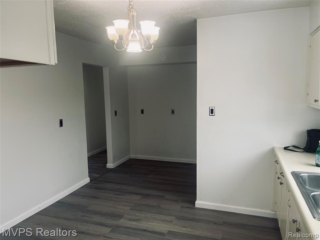 45 W Hudson Avenue, Madison Heights, MI 48071 — Photo 8