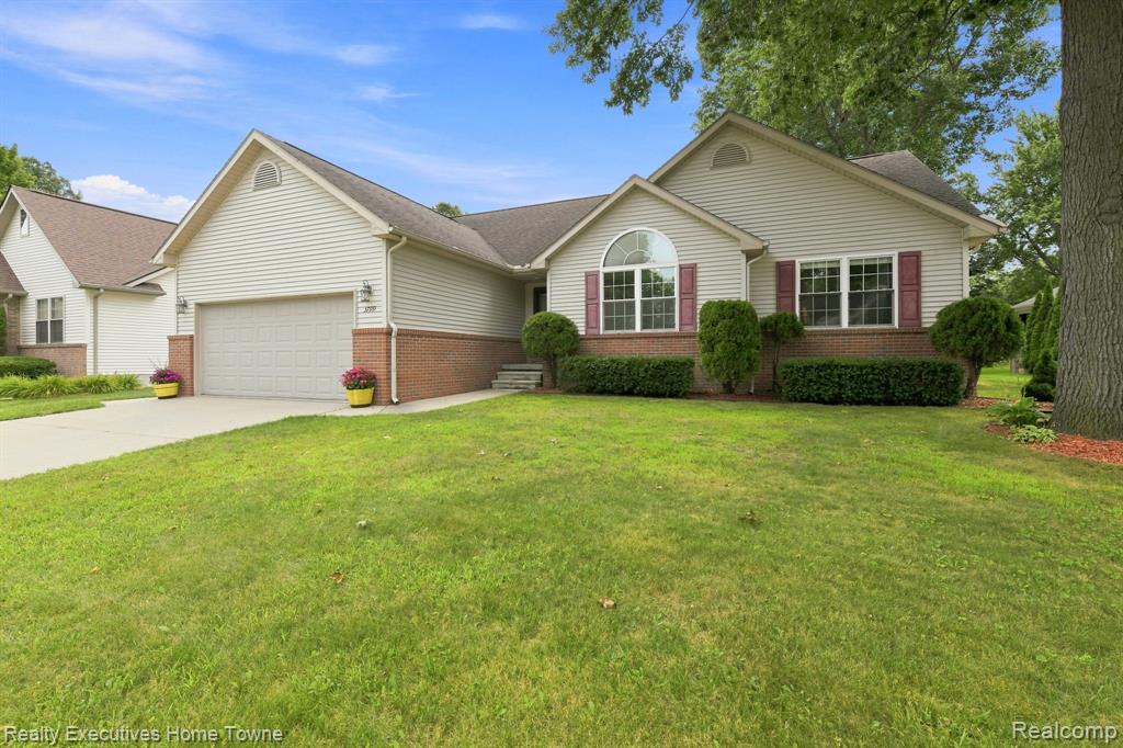 3799 Arlington Avenue, Fort Gratiot, MI 48059