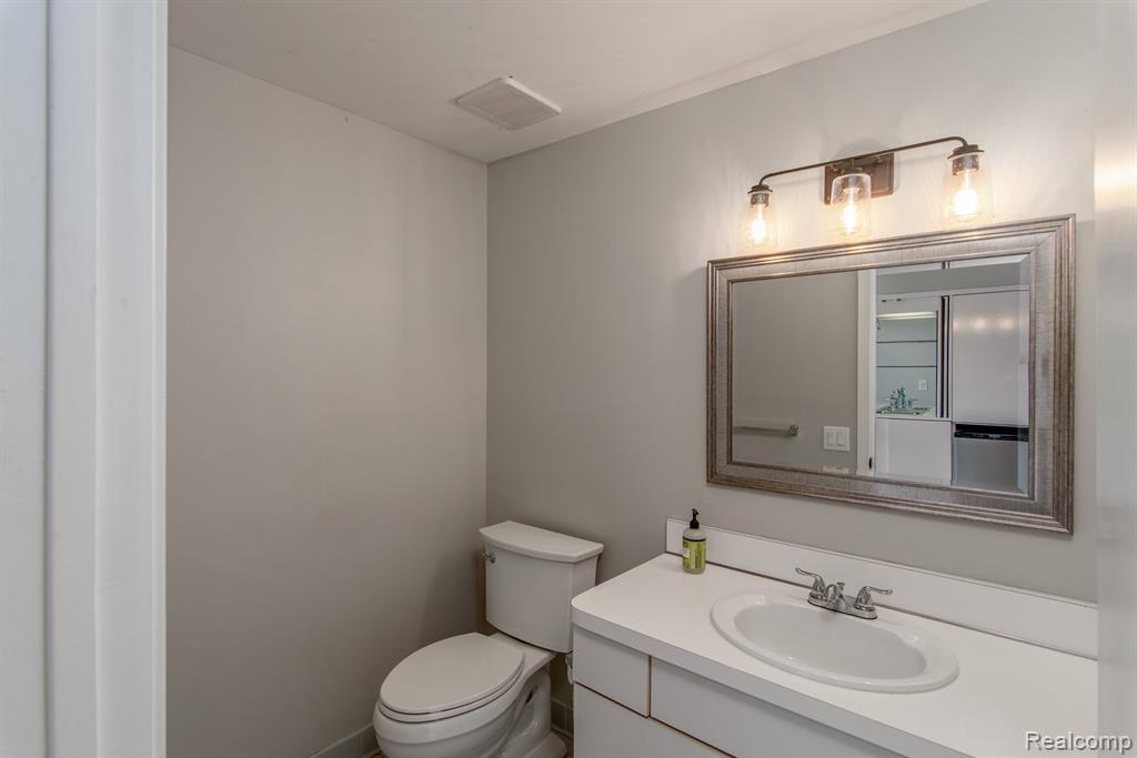 6598 MAPLE LAKES Drive, West Bloomfield, MI — Photo 23