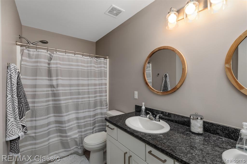 801 Kestrel Court, South Lyon, MI 48178 — Photo 33