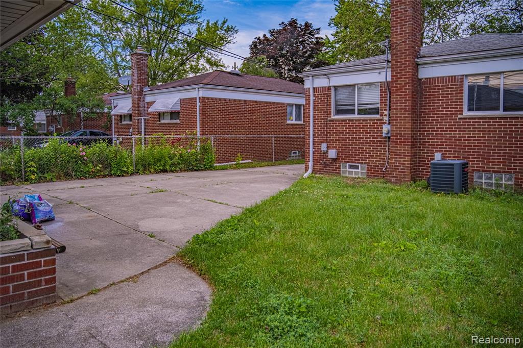 4420 Katherine Street, Dearborn Heights, MI 48125 — Photo 32