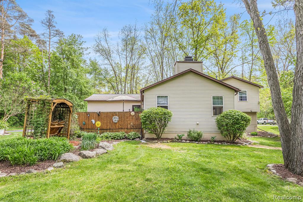 8450 Pineview Lake Drive, Linden, MI 48451 — Photo 32