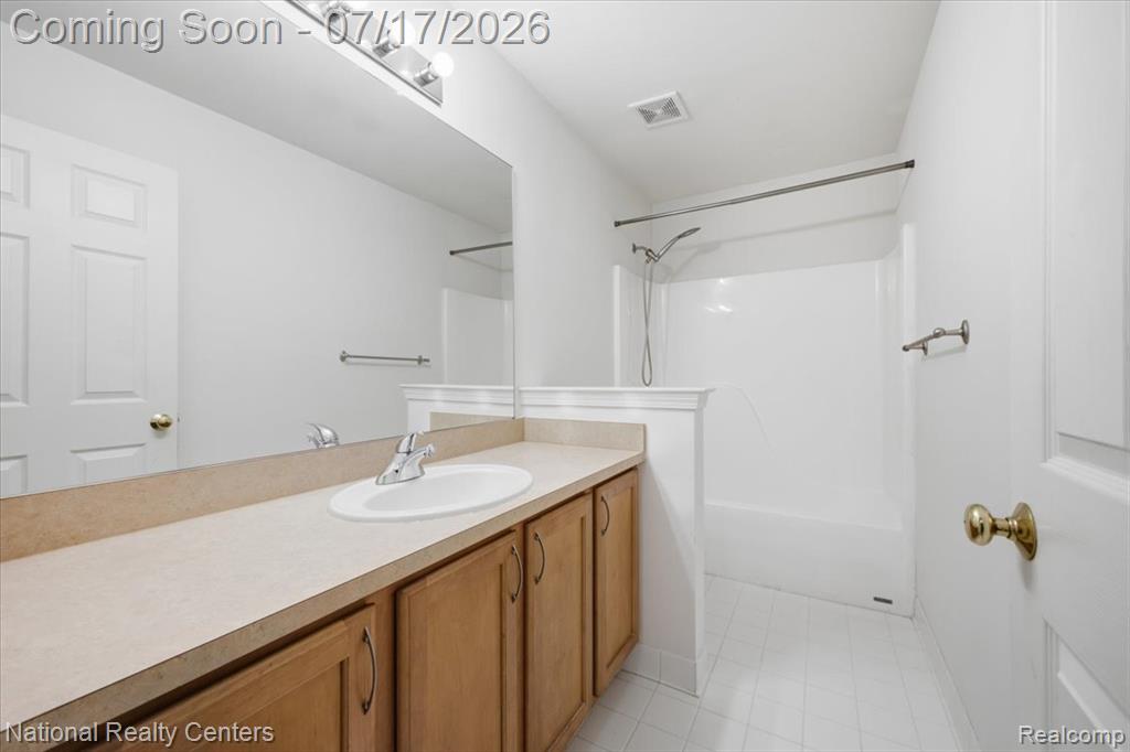 5741 Bingham Drive, Commerce Twp, MI 48382 — Photo 16