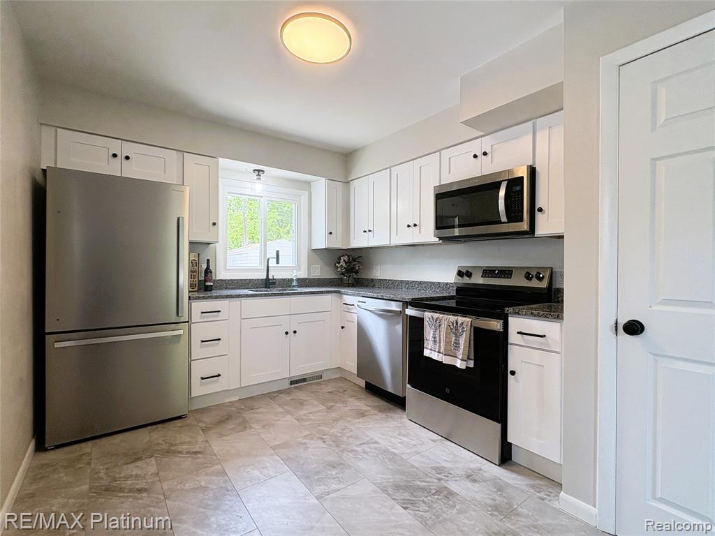 208 Devonshire Street, Ypsilanti, MI 48198 — Photo 3