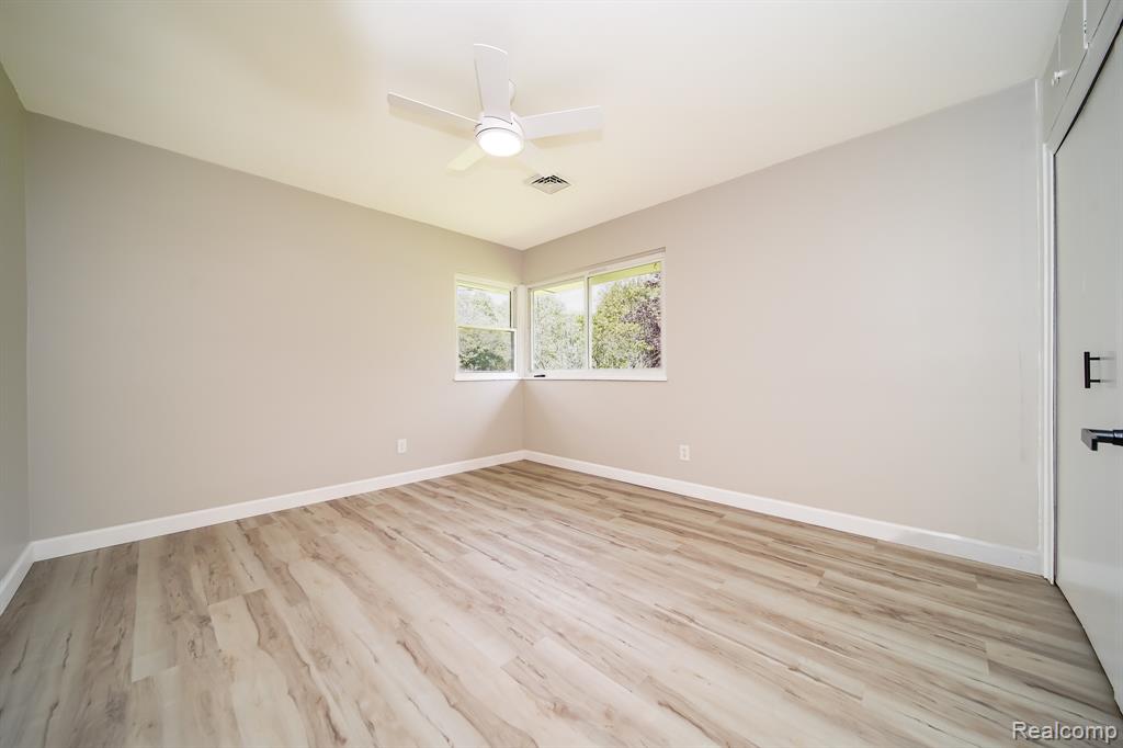 19041 Bungalow Drive, Lathrup Village, MI 48076 — Photo 71