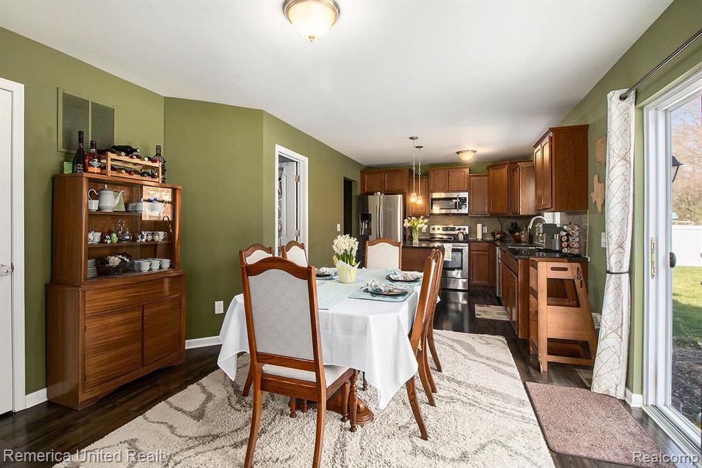 3652 AMBER OAKS Drive, Howell, MI 48855 — Photo 9