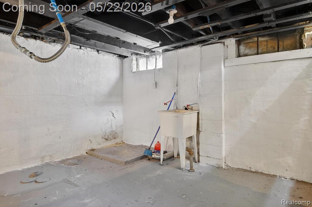 9160 Winthrop Street, Detroit, MI 48228 — Photo 34