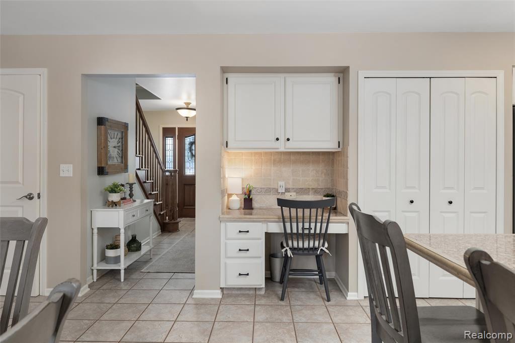 8374 Lasalle Court, Grosse Ile, MI 48138 — Photo 18