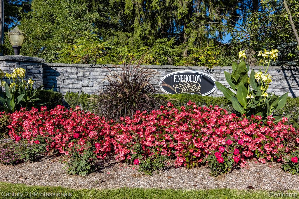 8242 Pine Hollow Court, Grand Blanc, MI 48439 — Photo 80
